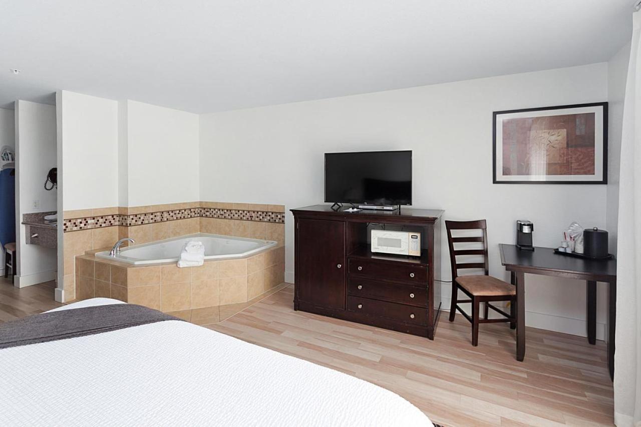 Hotel At By Oyo 2*